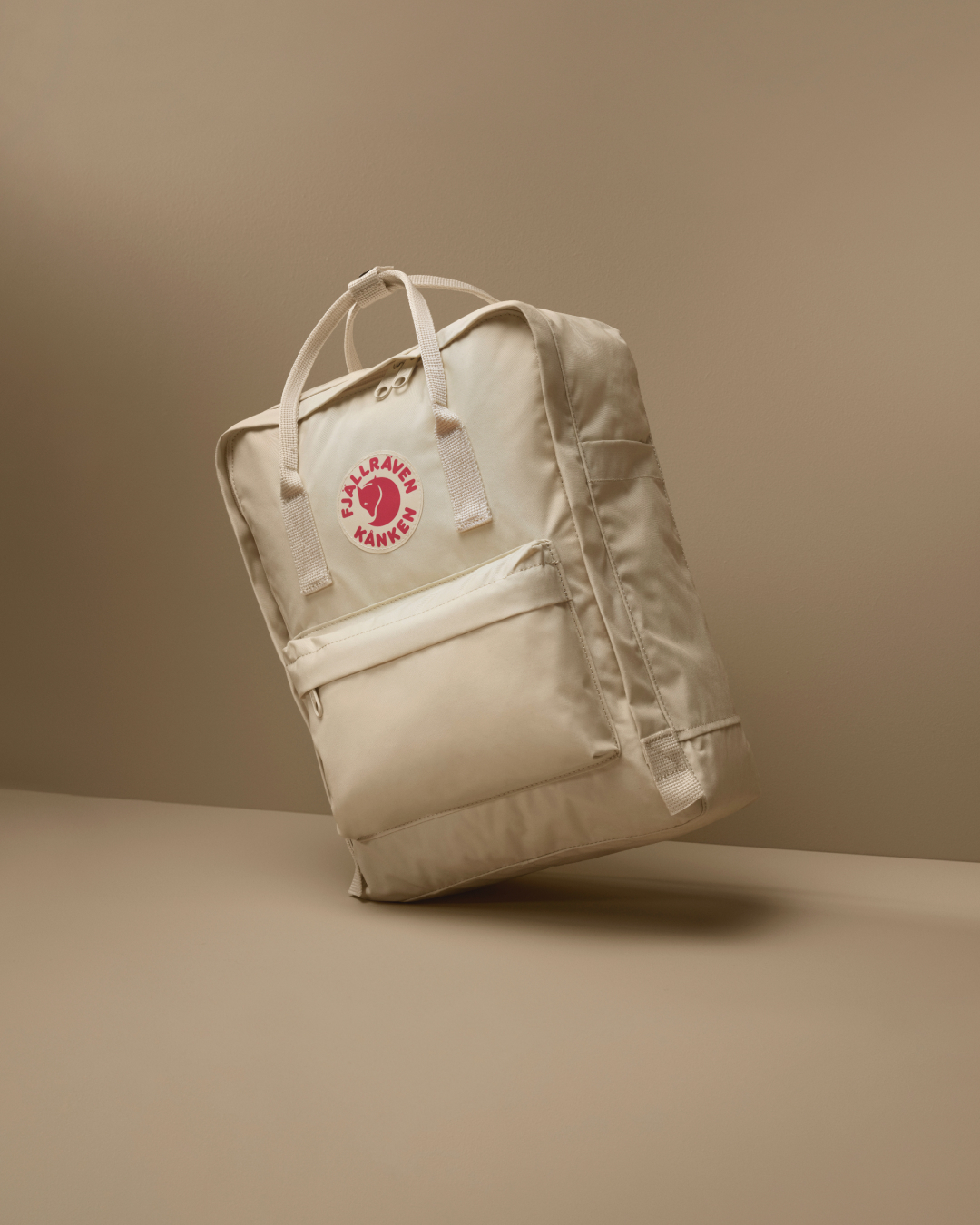 creamy beige fjallraven backpack