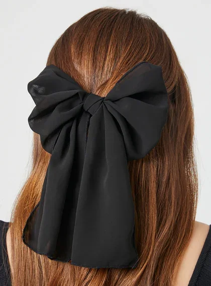 woman wearing black bow hair accessory