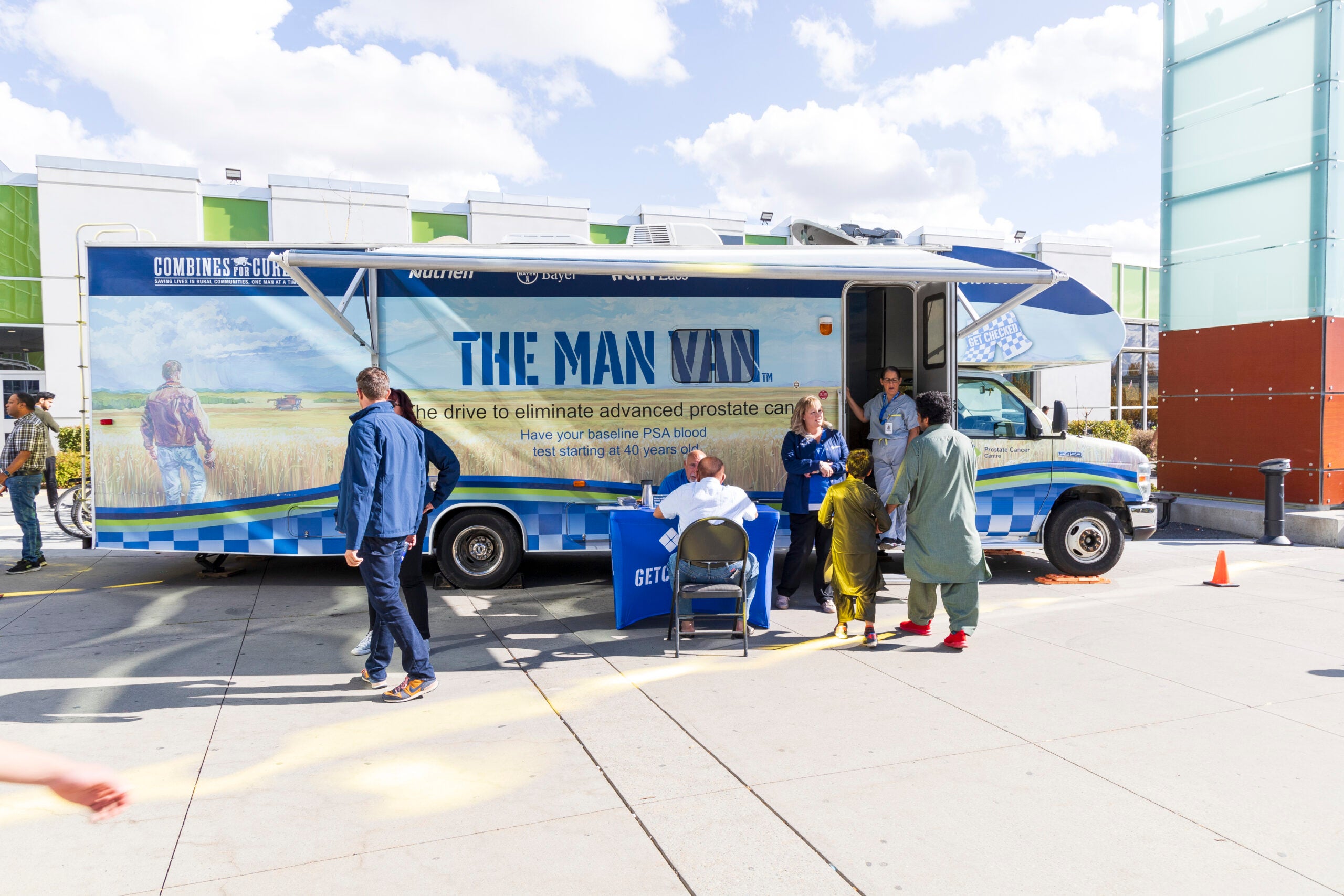 volunteers and men receiving testing in front of the Man Van